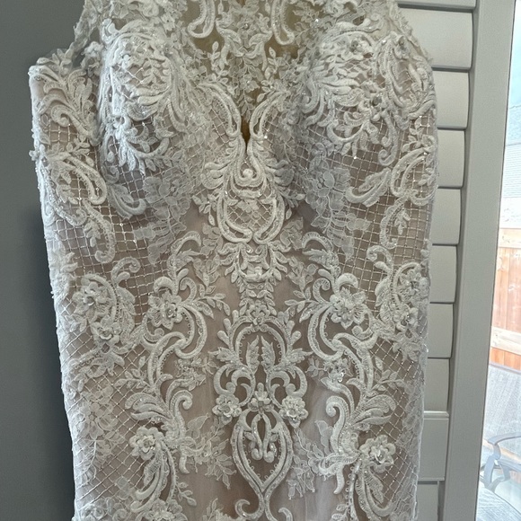 Never worn Maggie Sottero plus size wedding dress - Picture 5 of 8